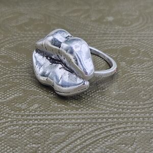 Silver lip 💋 kiss ring smooch Alloy 2 different sizes 6.5 and 7.25 available